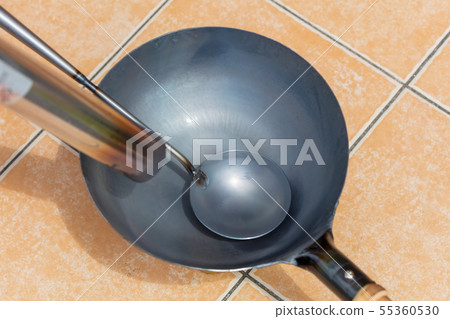 Wok _ first blank baking, rusting varnish removal, care (wood pattern, Beijing pot, Chinese food, balls, seasoning) Wok _ first blank baking, rusting varnish removal, care (wood pattern, Beijing pot, Chinese food, balls, seasoning) 55360530
