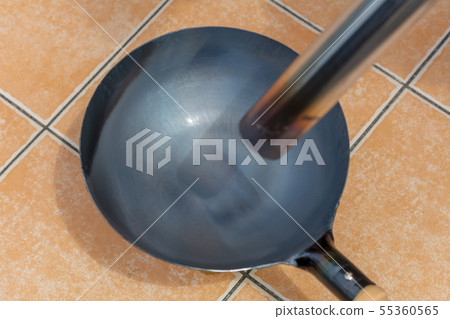 Wok _ first blank baking, rusting varnish removal, care (wood pattern, Beijing pot, Chinese food, balls, seasoning) Wok _ first blank baking, rusting varnish removal, care (wood pattern, Beijing pot, Chinese food, balls, seasoning) 55360565