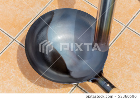 炒鍋_第一次空白烘烤，去除生鏽清漆，護理（木紋，北京鍋，中餐，球，調料） 55360596