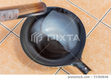 炒鍋_第一次空白烘烤，去除生鏽清漆，護理（木紋，北京鍋，中餐，球，調料） 55360646