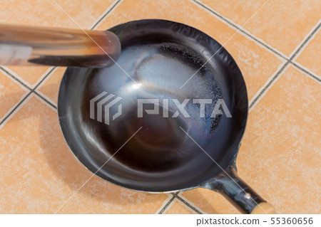 炒鍋_第一次空白烘烤,去除生鏽清漆,護理(木紋,北京鍋,中餐,球,調料) 炒鍋_第一次空白烘烤,去除生鏽清漆,護理(木紋,北京鍋,中餐,球,調料) 55360656