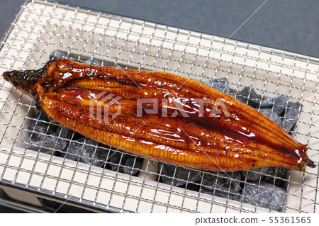 Charcoal-grilled eel (charcoal grill, grilled grill, grilled grilled salmon, grilled barbecue grill, grilled barbecue grill, grilled salmon, camp grilled salmon, grilled salmon) 55361565