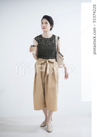 Young woman, whole body, standing up Young woman, whole body, standing up 55374228