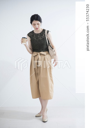 Young woman, whole body, standing up 55374230