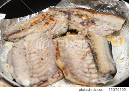 鹽烤鯖魚（家常菜） 55379505