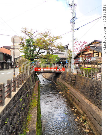 春天Hida高山有風老都市風景Ebarako紅色樓梯欄杆 55382038