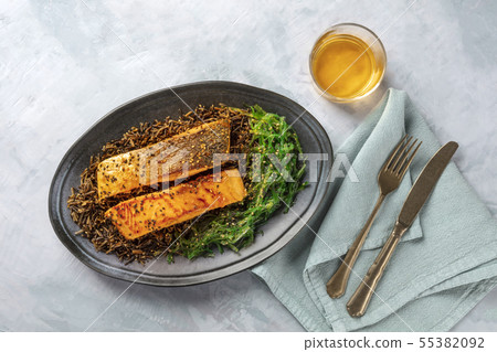 Grilled salmon with sesame seeds, wakame seaweed and wild rice 55382092
