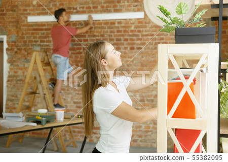 Young couple doing apartment repair together themselves 55382095