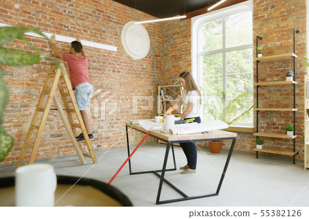 Young couple doing apartment repair together themselves 55382126