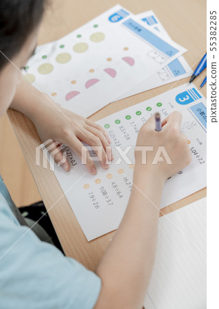 Elementary school student to study Body parts Parts cut Faceless Elementary school student to study Body parts Parts cut Faceless 55382285