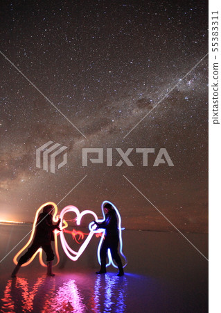 在滿天星斗的天空下 在滿天星斗的天空下 55383311