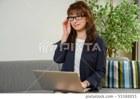 OL戴著眼鏡 OL戴著眼鏡 55388855