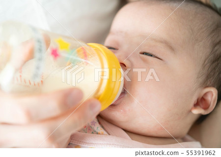 Baby feeding baby bottle milk drink Baby feeding baby bottle milk drink 55391962