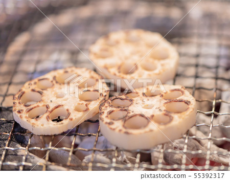 Charcoal-grilled lotus root (charcoal grilled, grilled grilled, seven rings, barbecue, BBQ, bbq, grilled meat, camping, lotus root 55392317