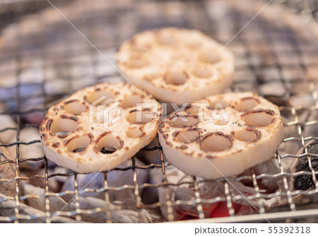 Charcoal-grilled lotus root (charcoal grilled, grilled grilled, seven rings, barbecue, BBQ, bbq, grilled meat, camping, lotus root 55392318