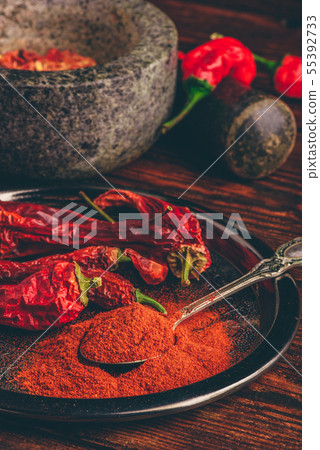 Spoonful of ground chili pepper 55392733