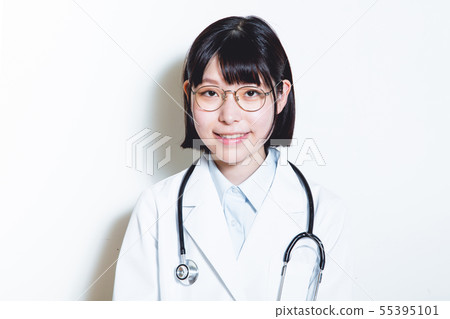 White coat stethoscope woman White coat stethoscope woman 55395101