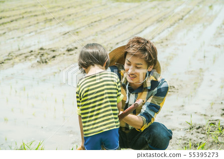 Farmer parent and child 55395273