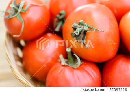 tomatoes on table 55395328