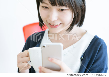 喝咖啡休息時間的女人 55396607