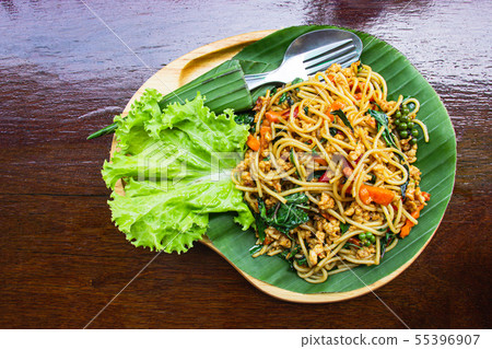 Stir Fried Spaghetti with vegetables and pork 55396907