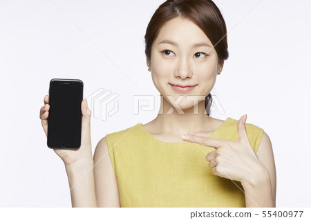 Woman business smartphone 55400977