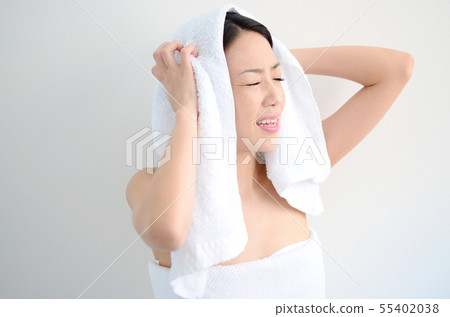 A lady with a bath A lady with a bath 55402038