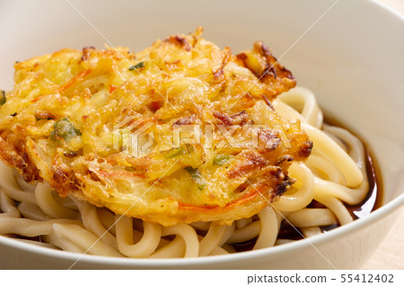 天婦羅打頂bukkake烏冬面(冷藏)炒蔬菜。 天婦羅打頂bukkake烏冬面(冷藏)炒蔬菜。 55412402