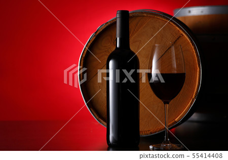 紅酒和葡萄酒桶 55414408