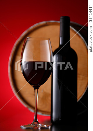 紅酒和葡萄酒桶 55414414
