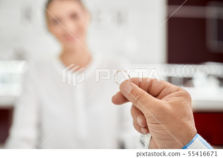 Close up of golden wedding ring that holding man's hand 55416671