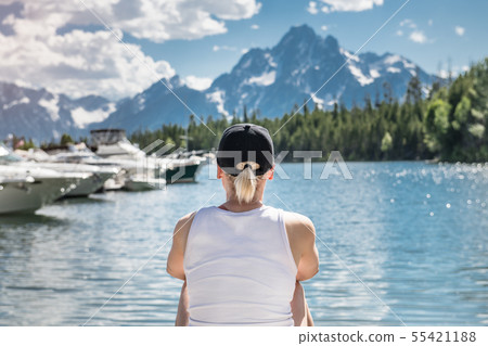 Woman travel and enjoy the nature view of mountain 55421188