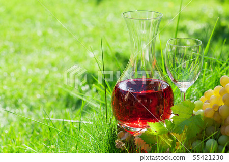 Rose wine and grapes Rose wine and grapes 55421230