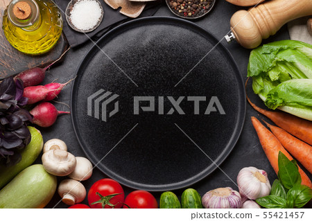 Assorted raw organic vegetables 55421457