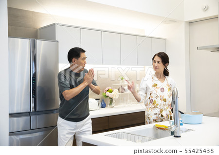 Couple fighting attention 55425438