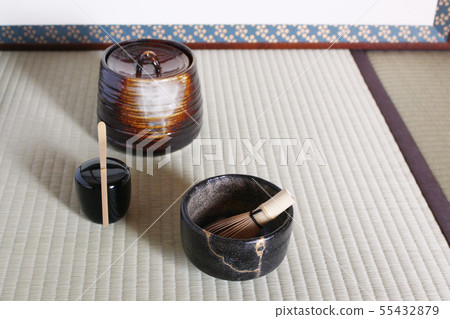 抹茶茶杯和茶道交付(橫向位置) 抹茶茶杯和茶道交付(橫向位置) 55432879