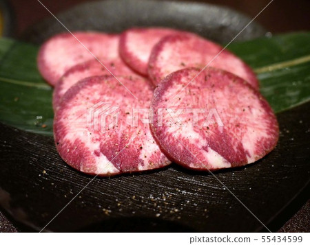 新鮮的高級薩摩日本黑牛肉[厚切的牛舌] 55434599