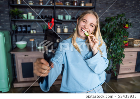 Beautiful young girl posing in the kitchen Beautiful young girl posing in the kitchen 55435933
