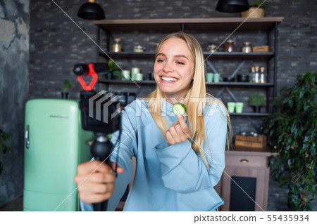 Beautiful young girl posing in the kitchen 55435934