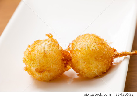 Deep-fried pork cutlet (fried salmon) with quail egg 55439552