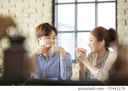 Gender couple 55441178