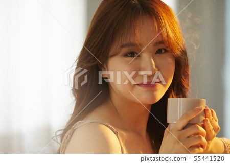 Woman lifestyle sunset Woman lifestyle sunset 55441520