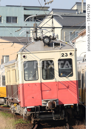 Takamatsu-Kotohira Electric Railway Old-type train No. 23 55441790