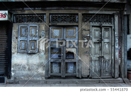 Old house doors with lock, Pune, Maharashtra 55441870