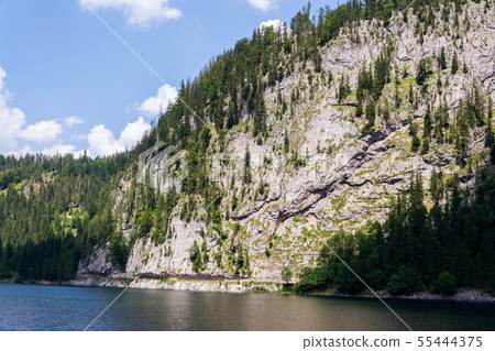 Laserer alpin via ferrata over Vorderer Gosausee  55444375