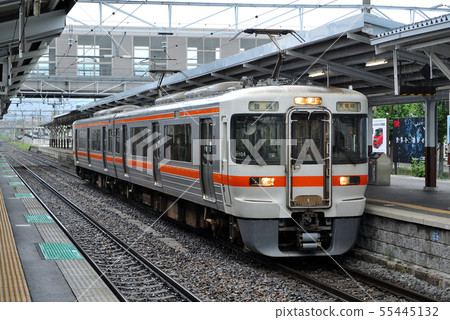 系列313-3000在飯田線的岡谷站停靠 55445132