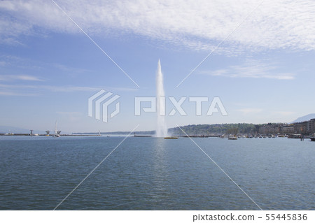Jet fountain in the lake of Geneva, Switzerland. 55445836
