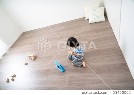 孩子們在平板電腦上觀看視頻 孩子們在平板電腦上觀看視頻 55450003