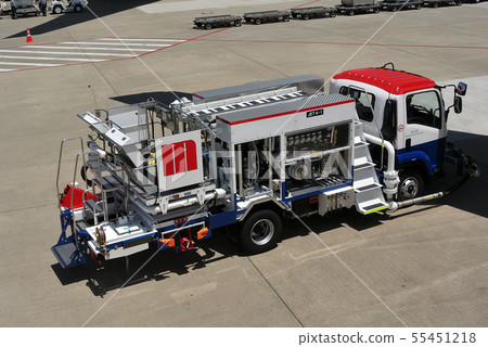 Airport refueling car Airport refueling car 55451218