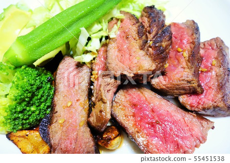 Yakiniku和蔬菜沙拉薩摩黑牛肉 Yakiniku和蔬菜沙拉薩摩黑牛肉 55451538